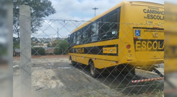 Criança de 2 anos é esquecida em ônibus escolar por três horas no PR: 'Hoje meu filho poderia estar morto'