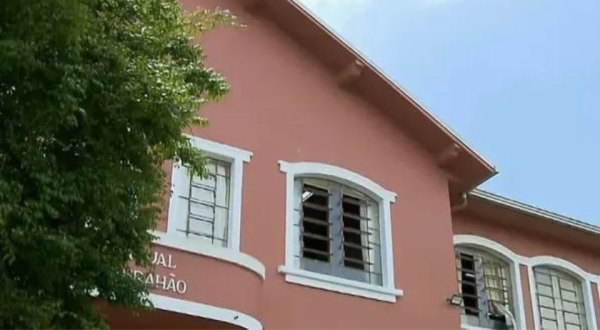 Homens invadem escola e furtam 53 kg de carnes da merenda dos alunos