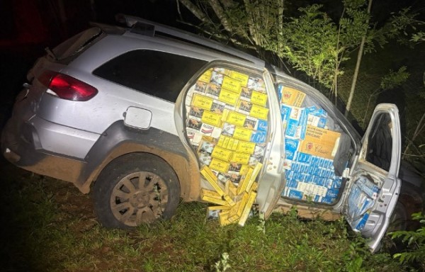 ROTAM apreende veículo abarrotado de cigarros contrabandeados