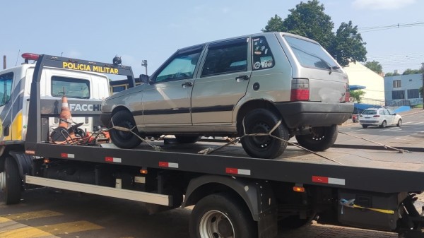 Veículo furtado é encontrado abandonado na rodovia PR 483