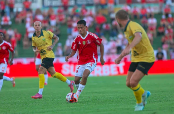 Inter leva virada no fim, é derrotado pelo Ypiranga e perde os 100% no Gauchão