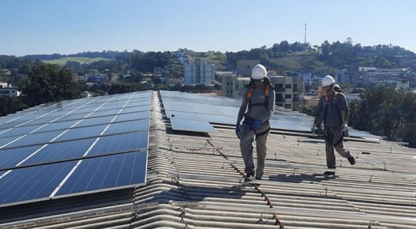 Contemplado com projeto da Celesc, Hospital São José instala placas de energia solar