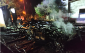 Casa fica destruída ao pegar fogo em Palmitos