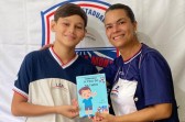 Aluno com autismo transforma vivência em livro e dá voz à inclusão na rede estadual