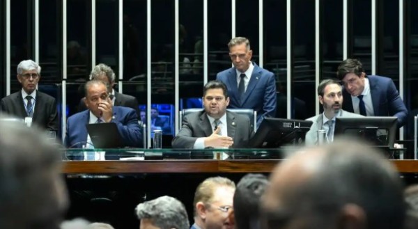 Senado aprova redução da pena de condenados pelo 8/1 e trama golpista