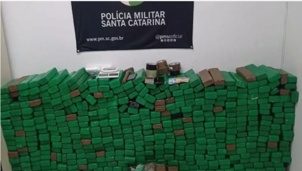 Dois homens são presos com mais de 360 kg de maconha em Blumenau