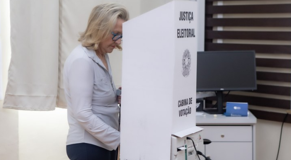 Veja o que pode e o que não pode fazer na hora de votar neste domingo