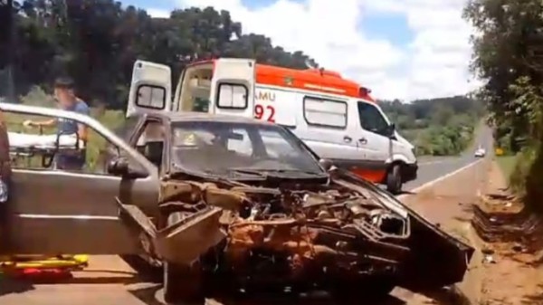 Homem fica ferido após carro colidir em barranco na PR-280