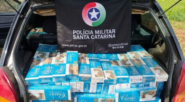 Carga de cigarros contrabandeados é apreendida após perseguição