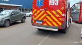 Criança é atingida por veículo ao atravessar a rua correndo e fora da faixa de segurança