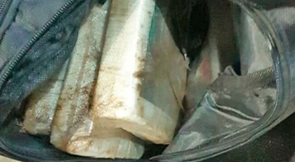 Adolescente é apreendida com quase dois milhões em cocaína
