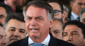 Bolsonaro presta depoimento à polícia sobre apreensão de arma