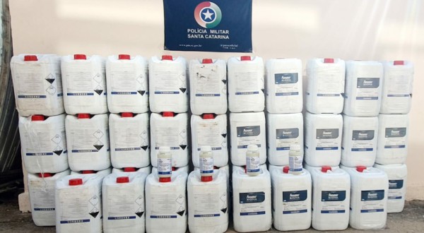 Homem é preso após transportar mais de 700 litros de agrotóxico contrabandeado