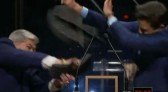 Datena agride Pablo Marçal com cadeirada durante debate em São Paulo