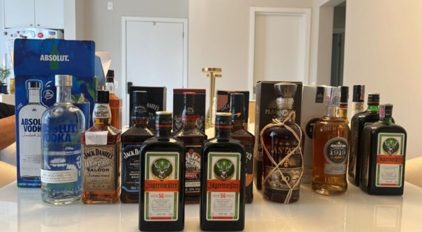 Polícia Civil deflagra operação em SC para investigar venda de bebidas falsificadas por meio de plataforma de e-comerce