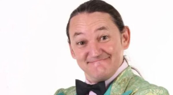 Humorista Marquito passa por cirurgia na coluna após acidente de moto