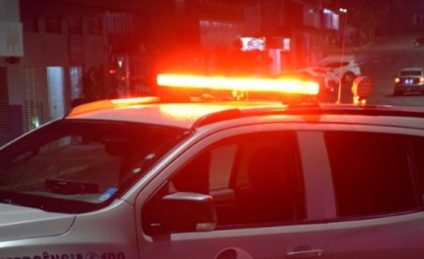 Mulher é presa por tráfico de drogas após abordagem do Canil da PM