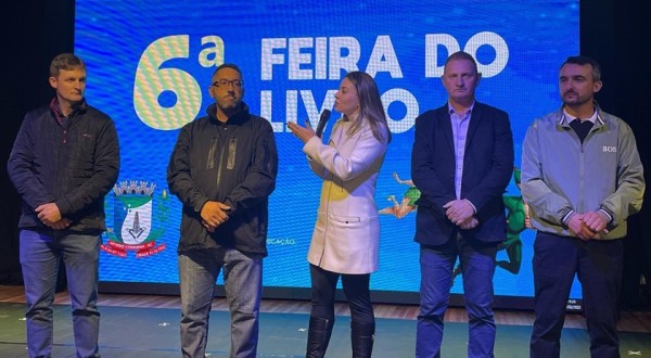 Com direito a show de ballet, administração realiza a abertura da 6ª Feira do Livro