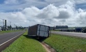 Contrabandista tomba caminhão ao fugir da polícia na BR 277 no Paraná