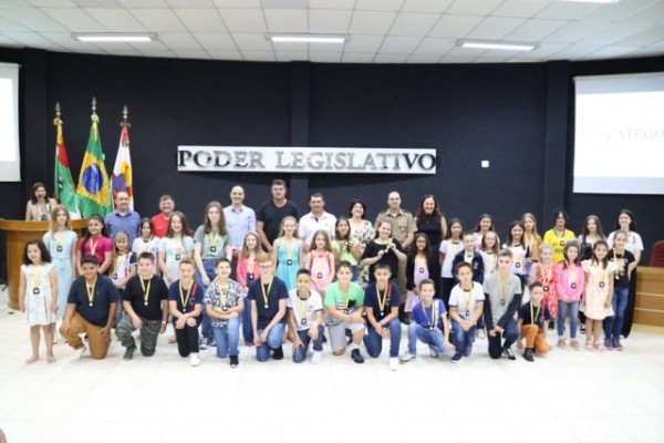 Projeto Educação no Trânsito premia concursos de desenho, slogan, poesia e redação