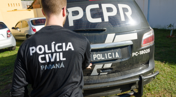 Polícia Civil prende dois homens por furtarem mais de R$ 50 mil de caminhoneiro