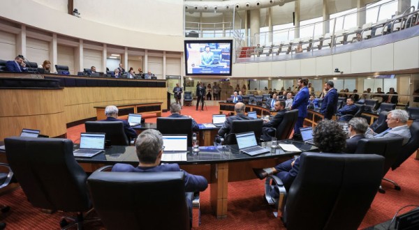 Deputados aprovam proibição de queima de fogos de artifício com estampido