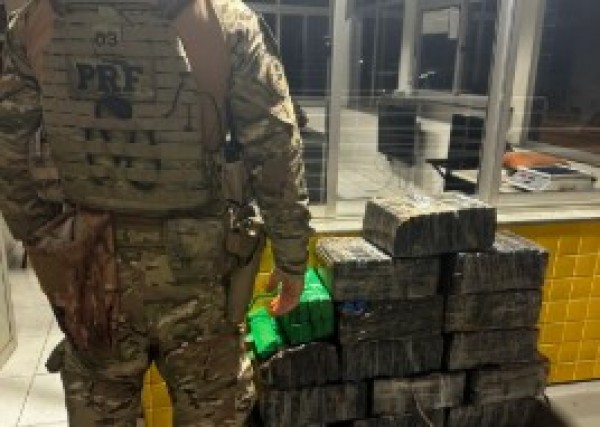 PRF apreende 156 kg de maconha na BR-282