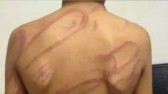 Mãe é presa após agredir filho de 12 anos com chicote