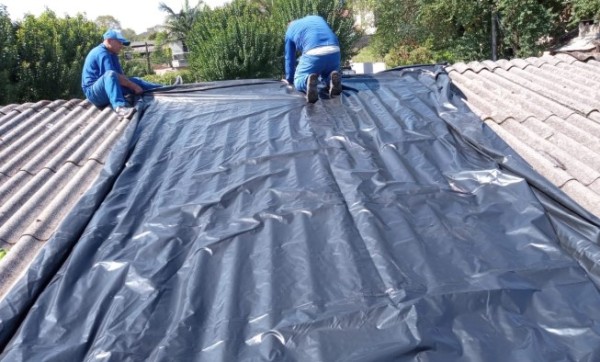 Cerca de 14 famílias têm casas destelhadas por vendaval