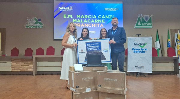 Secretária de Educação participa da entrega de kits tecnológicos do programa Educa Juntos