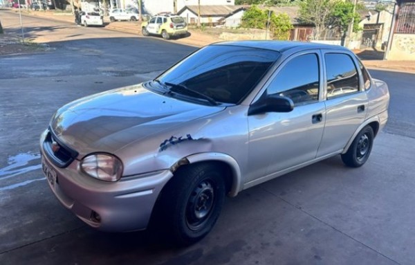 Colisão envolvendo carro e moto deixa mulher ferida