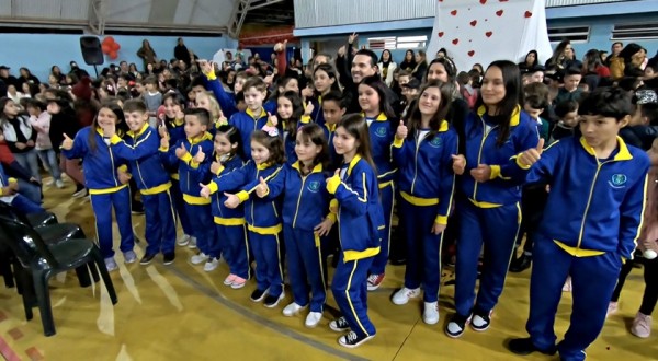 Administração realiza entrega oficial dos novos uniformes para alunos municipais