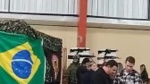 Exposição de armas em colégio de SC será investigada pelo Ministério Público