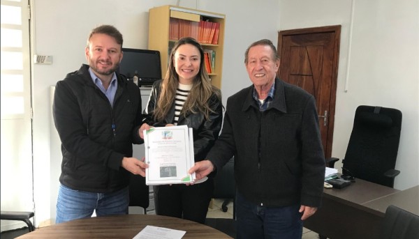 Administração Municipal avança com entrega de escrituras no bairro aeroporto através do programa escritura na mão