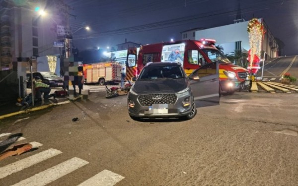 Motociclista fica ferido em colisão com carro no Centro