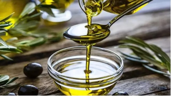 Veja como substituir o azeite de oliva de forma saudável e ainda economizar