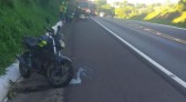 Motociclista sem capacete fica ferido em acidente na BR-282