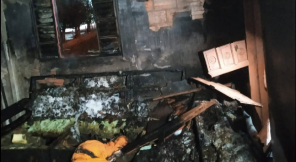 Incêndio em residência mobiliza Corpo de Bombeiros