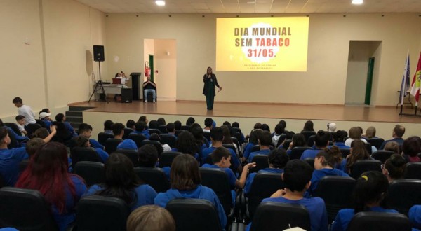Secretaria Municipal de Saúde realiza encontro na Escola Estadual Theodureto para conversar sobre tabagismo
