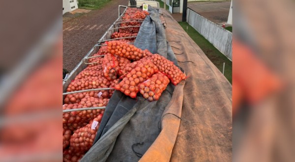 BPFRON apreende carreta com 30 toneladas de cebola argentina
