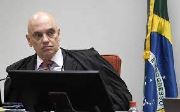 'No Brasil, redes sociais não são terra sem lei', diz Moraes