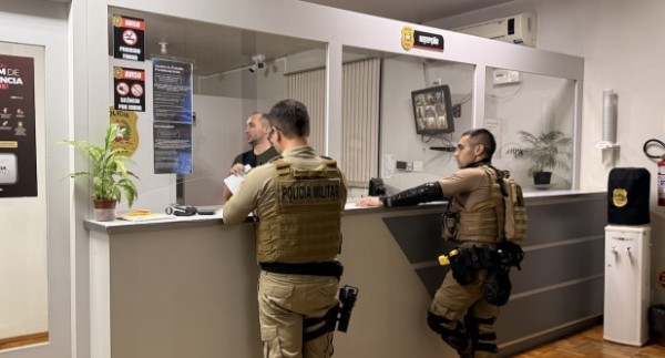 Mulher é presa por desacato, resistência e ameaça de morte a policiais em São Miguel do Oeste