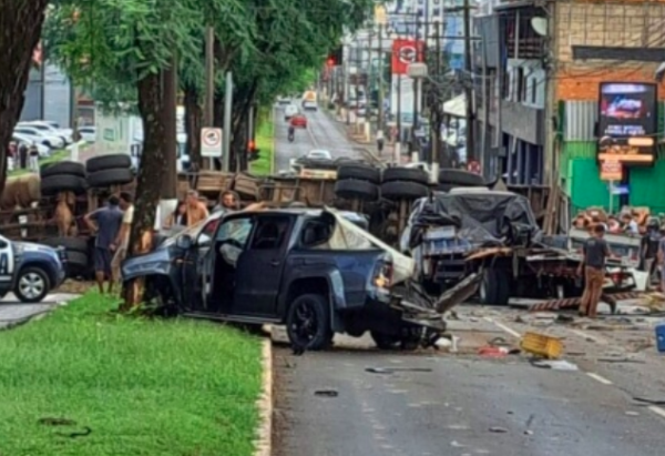 Motorista vira réu por 20 tentativas de homicídio após acidente com 12 veículos