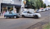 Colisão envolve dois carros no Bairro Cristo Rei