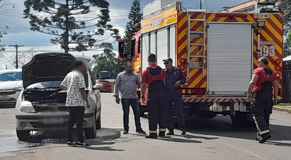 Incêndio em veículo é registrado na Rua Minas Gerais