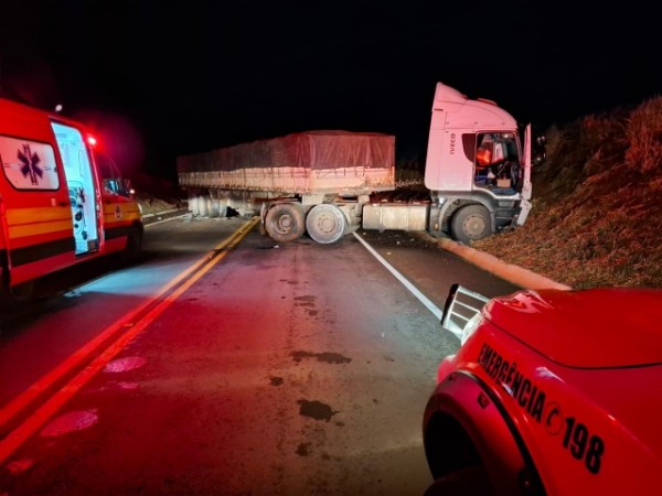 Acidente frontal deixa uma pessoa morta na SC-480