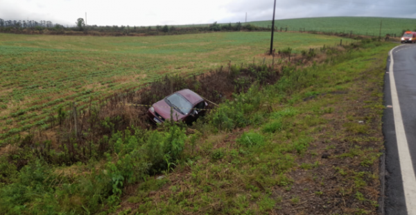 Casal sai da pista na SC-305; ninguém ficou gravemente ferido