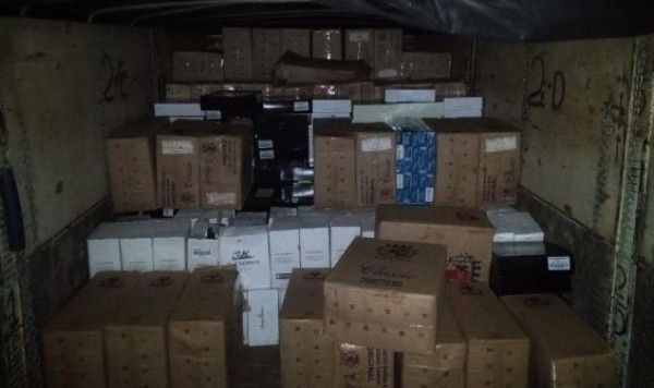 Polícia Militar apreende contrabando de cigarros e vinhos
