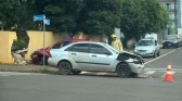 Colisão deixa ao menos duas pessoas feridas