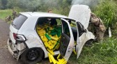 Adolescente foge de abordagem, é perseguido e capota carro carregado com meia tonelada de maconha na BR-277